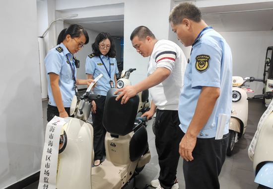 海城区市场监管局开展电动自行车专项整治工作。