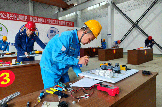 電工比賽現場。趙維梅攝