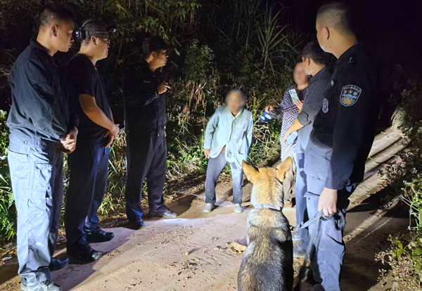 成功找到失联老人。许玉荣摄