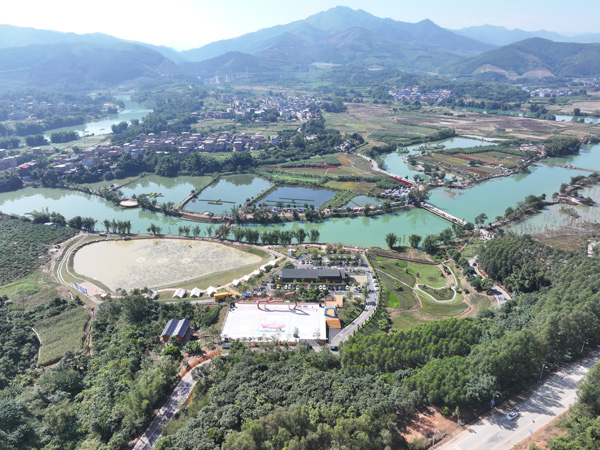 航拍焕然一新的福禄河湿地公园