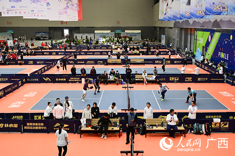 比賽現場十分激烈。人民網 雷琦竣攝