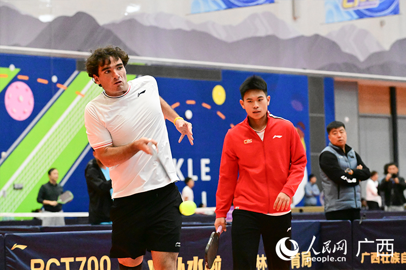 外國選手在比賽中。人民網 雷琦竣攝