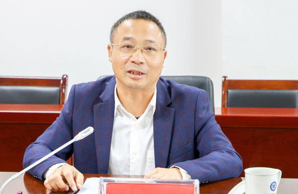 广西职业师范学院党委书记周鸿讲话。广西职业师范学院供图