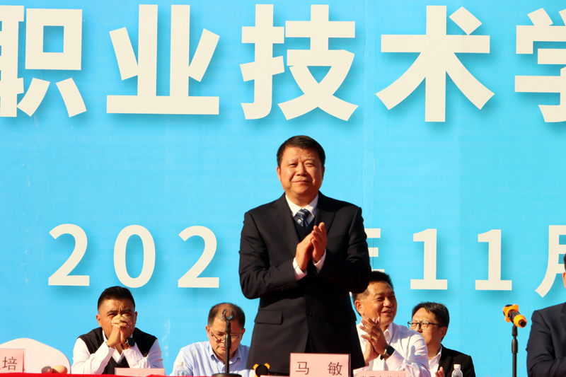 马敏宣布运动会开幕。鲁惠芳摄