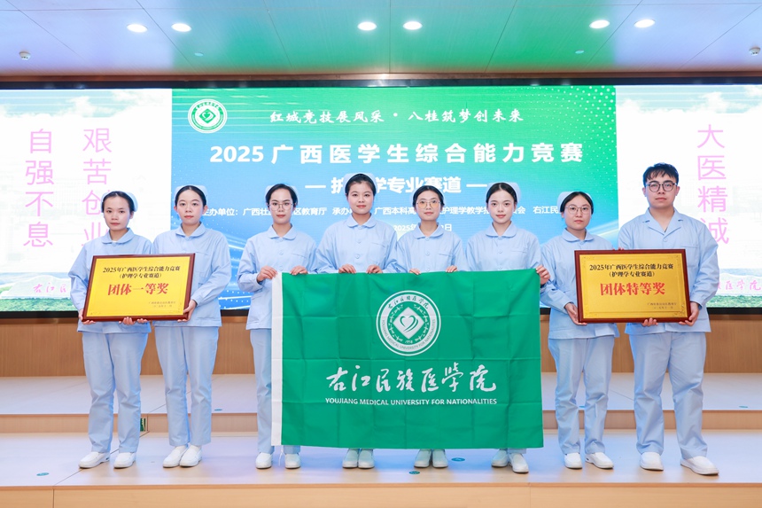 团队获奖合影。朱杨敏摄