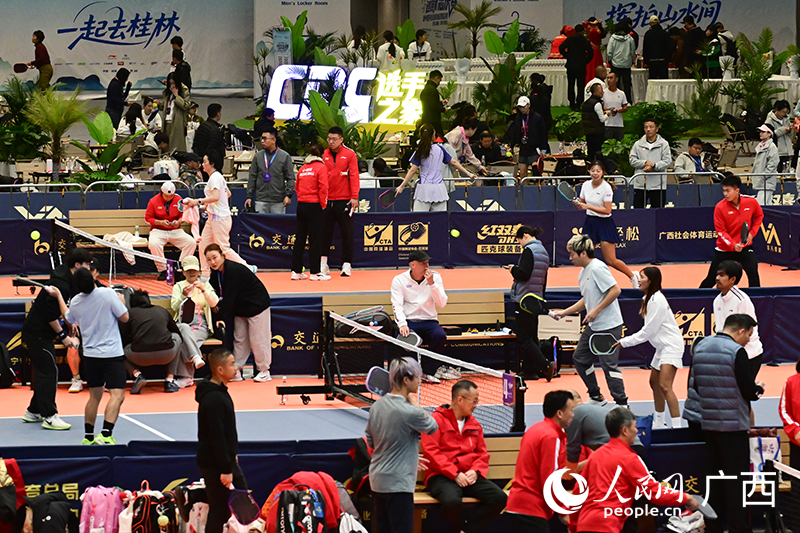 比賽現場十分熱鬧。人民網 雷琦竣攝