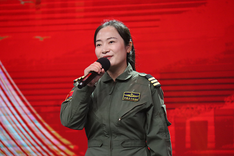 畢敏杰在進行宣講。