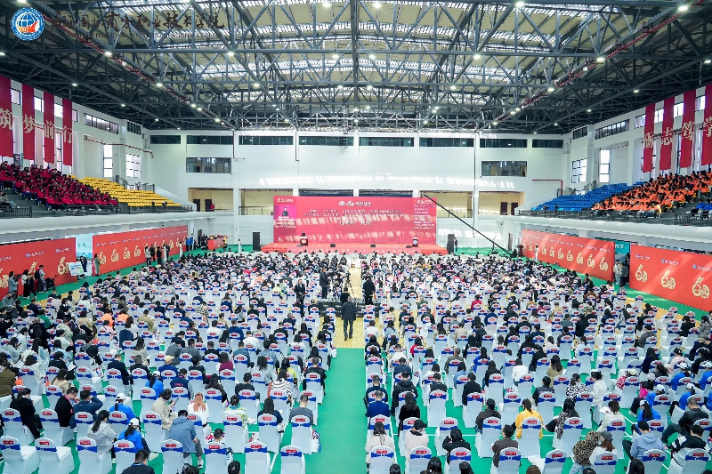 會議現場2000人齊聚一堂。廣西國際商務職業技術學院供圖