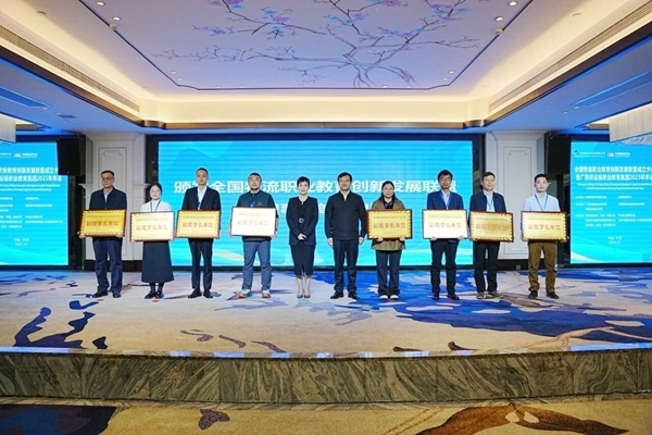 授牌仪式现场。广西物流职业技术学院供图