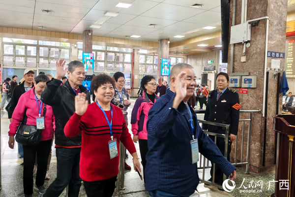 开元棋牌- 开元棋牌APP下载- 官方网站广西旅游年银发旅游列车首发 240名旅客开启暖冬之旅