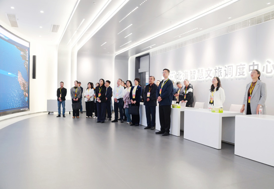 市、區兩級人大代表到新繹數智港航模型項目視察。