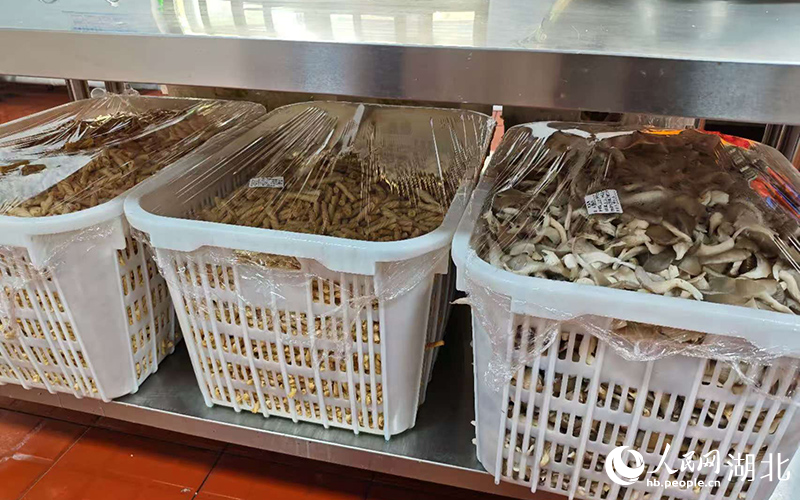 江夏区文化路中学的新鲜食材。