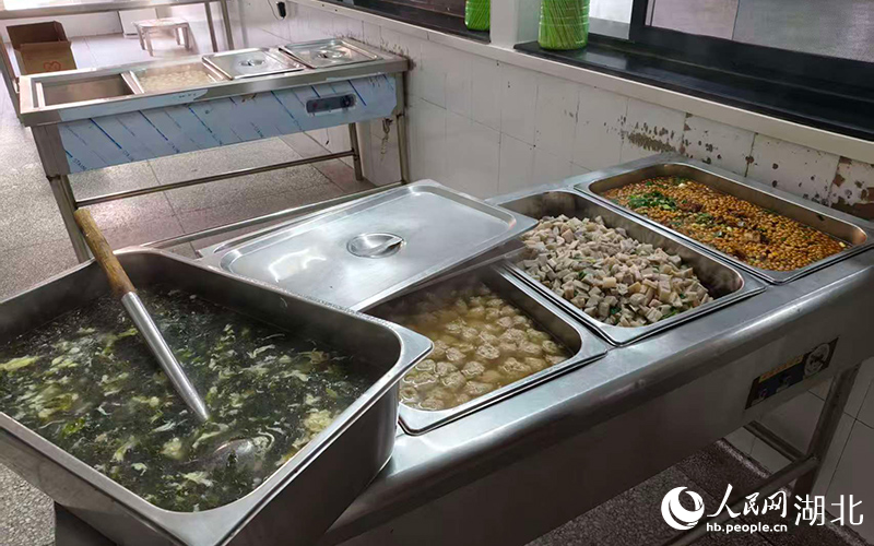 法泗中学食堂的晚餐。
