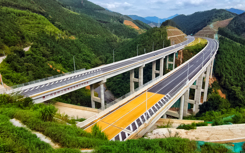 连贺高速2024年通车。