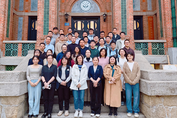 合影。進出口銀行廣西分行團委供圖