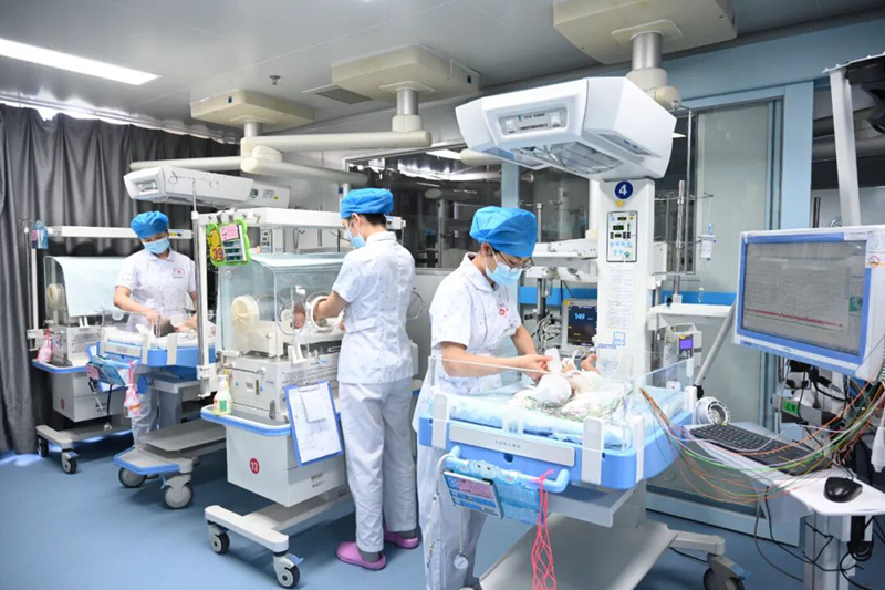 柳州市人民医院儿科护理工作间。柳州市人民医院供图
