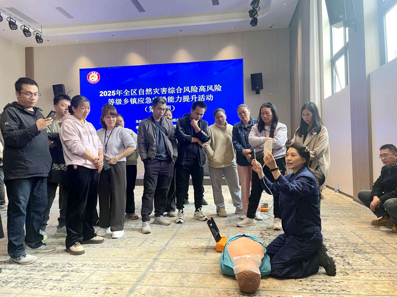 柳州市学员学习医疗救护知识。主办方供图