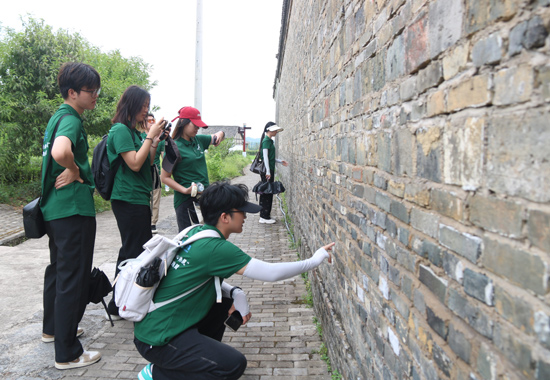 社會實踐團隊調研永福古建筑保護情況。李林軍攝