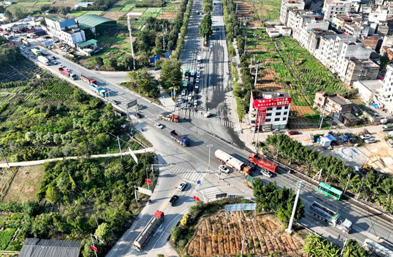 完工后譚東高速路口。黎陽艷攝