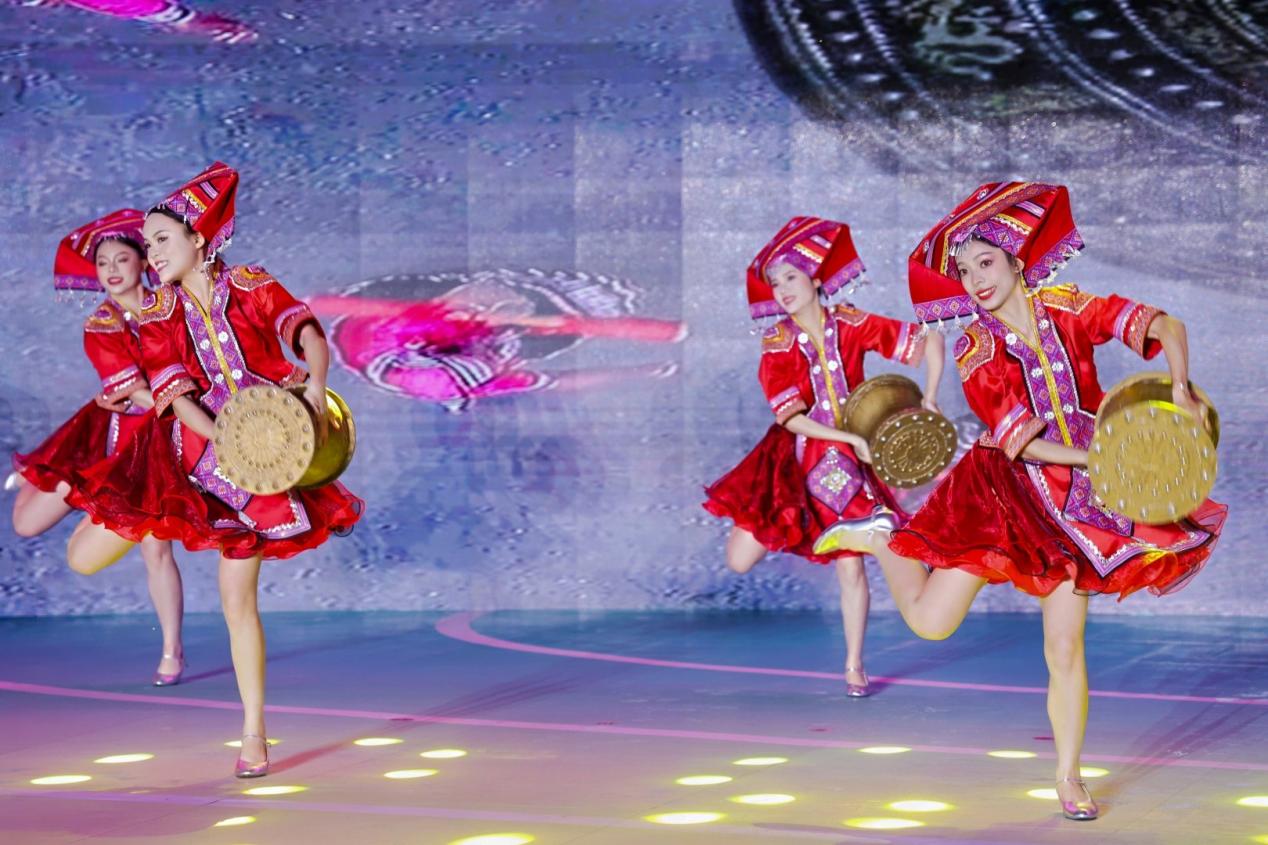 民族歌舞表演现场。主办方供图