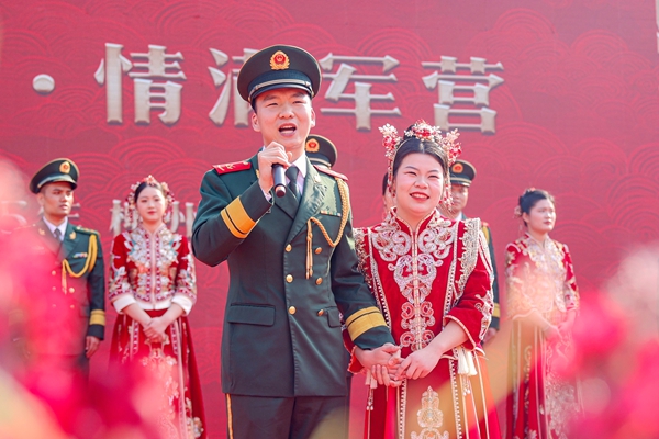 新人讲述爱情故事。陈名利摄