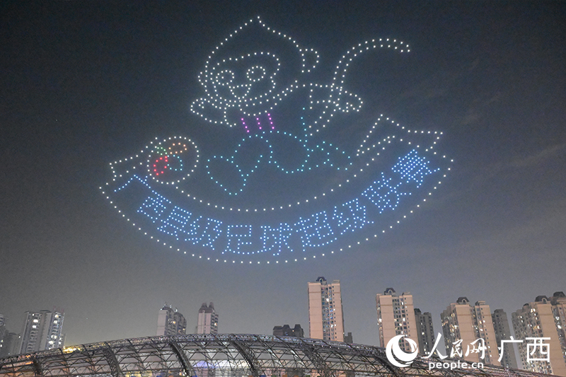 無人機燈光秀。人民網記者 雷琦竣攝