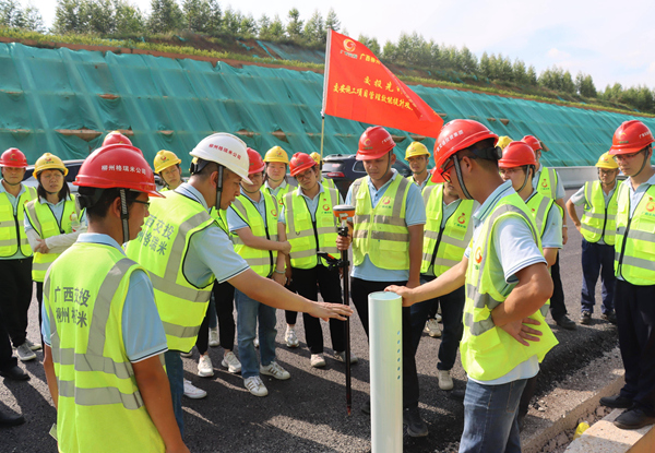 施工现场。韦丽杯摄