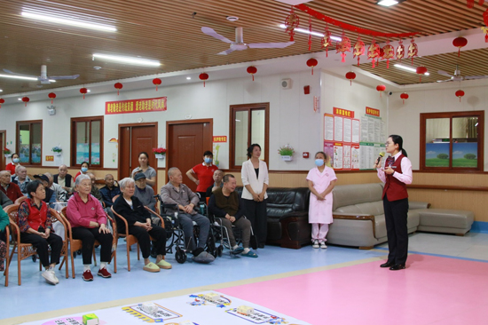 兴业银行南宁分行走进养老院开展金融教育活动。符平羽摄