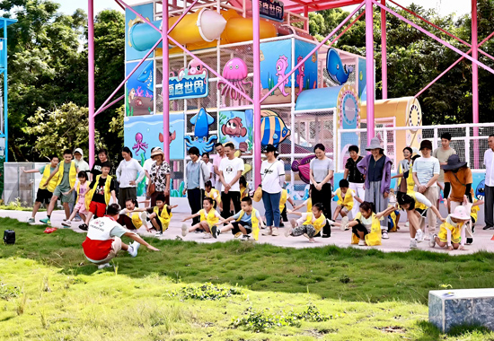 海城区青志协开展“大手牵小手 亲子共成长”户外亲子活动。