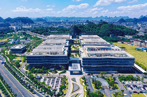 桂林医科大学第一附属医院漓东院区航拍。李锦摄