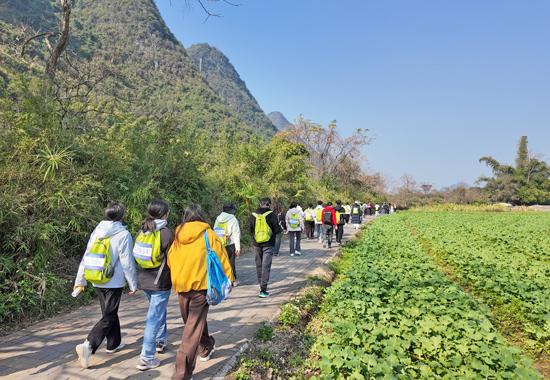 晒着冬日暖阳，赴一场山水之约。