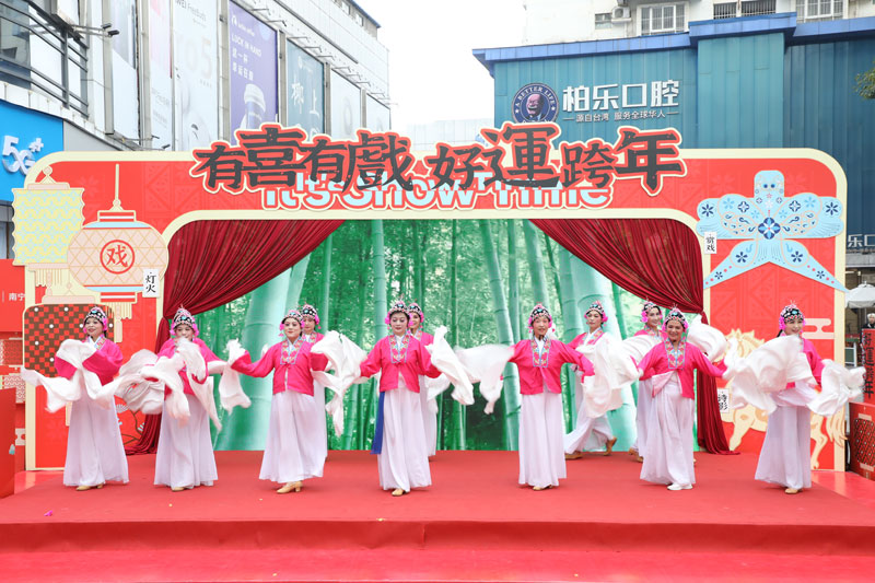 兴宁区文化馆的拿手好戏《梨园兴宁》率先登场，一招一式皆是梨园风华。侯呈志摄
