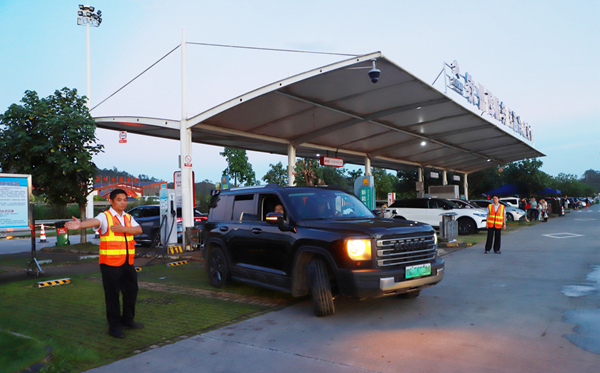 欽州西服務區超級充電站。劉艷艷攝