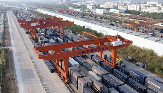 2025年广西始发中越班列发送货物3.7万标箱