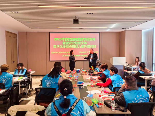 學員到貴陽市觀摩學習。廣西開放大學(廣西信息職業技術學院)供圖