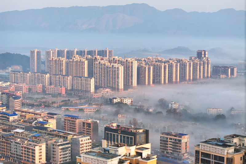 全州县城被一场浩渺的平流雾温柔包裹。唐广东摄