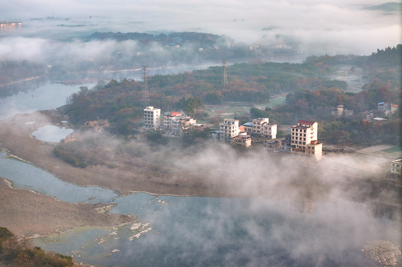 全州县城被一场浩渺的平流雾温柔包裹。唐广东摄