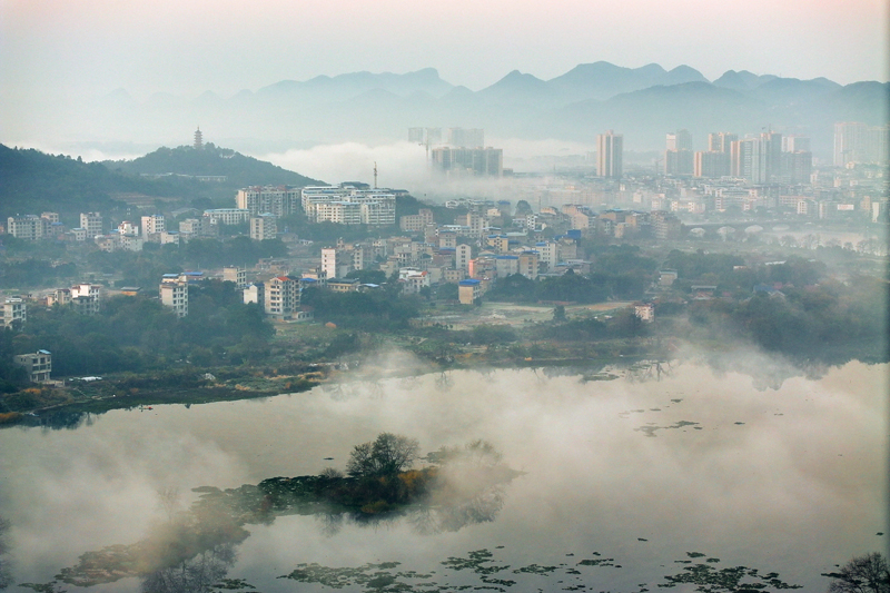 全州县城被一场浩渺的平流雾温柔包裹。唐广东摄