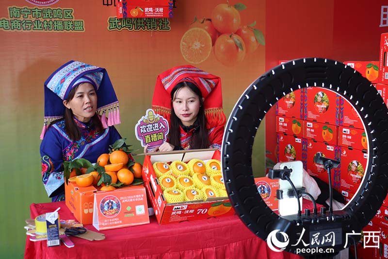 百播助农直播区。人民网 刘璐瑶摄