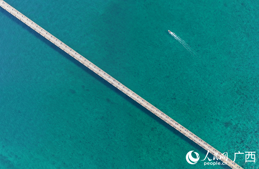 潿洲島藍橋。人民網 付華周攝