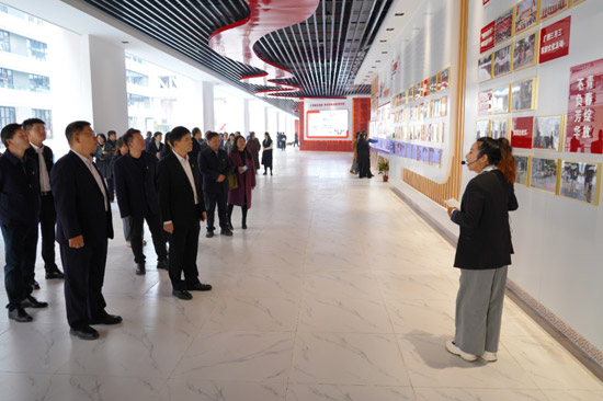 参观新时代文明实践中心