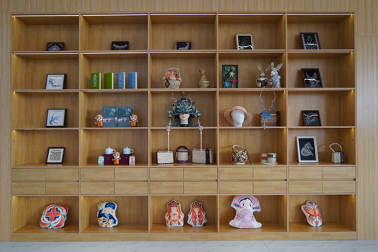 学校文创展品。学校供图