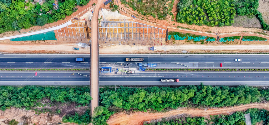 南百改扩建项目施工现场。黄园园摄