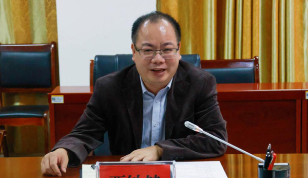 广西职业师范学院副校长覃敏健讲话。广西职业师范学院供图