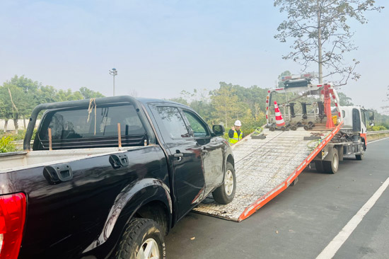 清障拖車作業。劉承繼攝