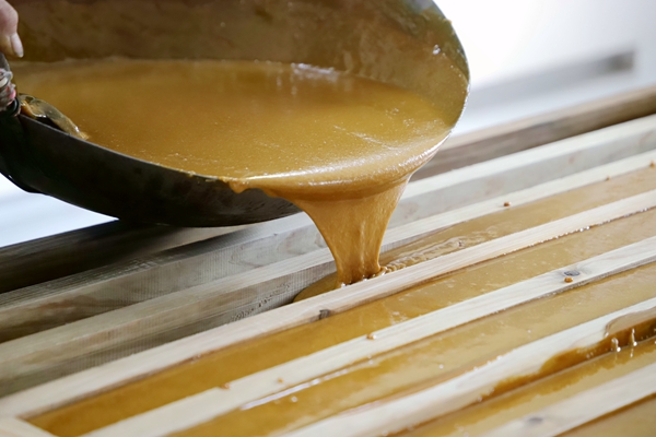 熬煮好的糖漿。陸錦婷攝