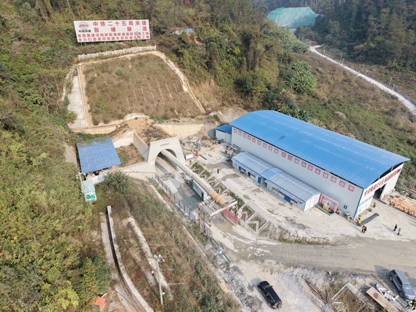 黃百鐵路鼓樓隧道航拍。莫小斌攝