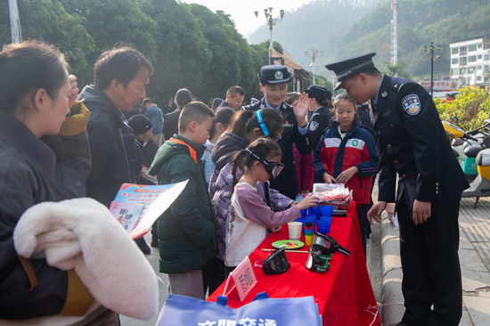市民在現場體驗。趙文朝攝