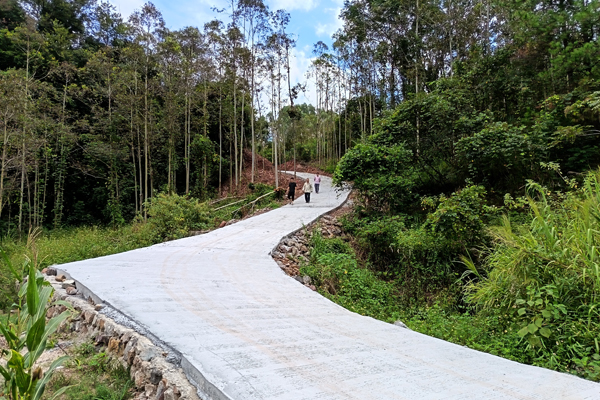 完工后。廖木連攝