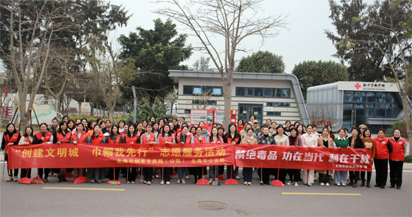 “创建文明城 巾帼我先行”志愿服务活动。罗敏莲摄